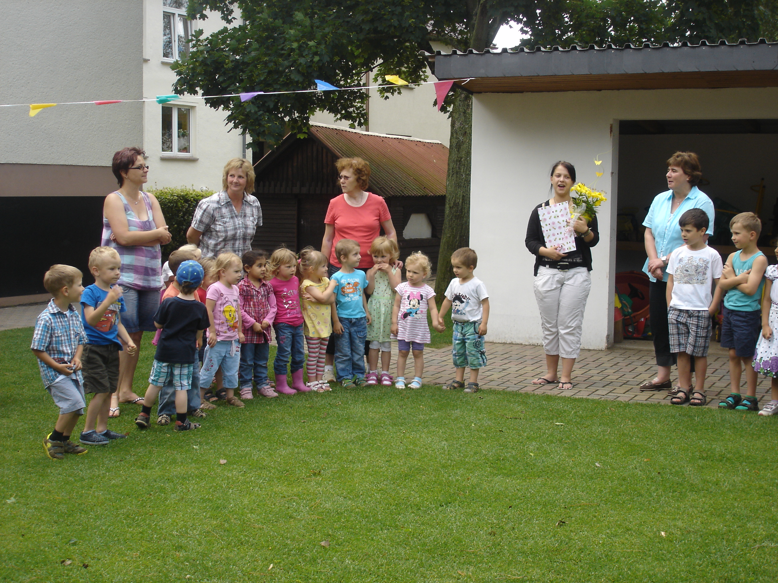 ASB Kinder und Friederike bedanken sich bei Anna-Lisa